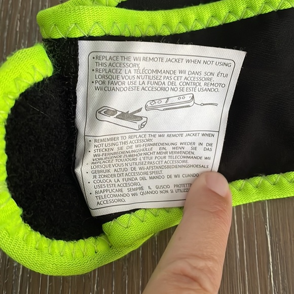 Wii Zumba fitness 2 Game & Waist Band - Picture 7 of 7